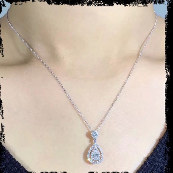 😍🥰Stunningly Gorgeous Sparkling Water Drop Pendant - Picture 2 of 6